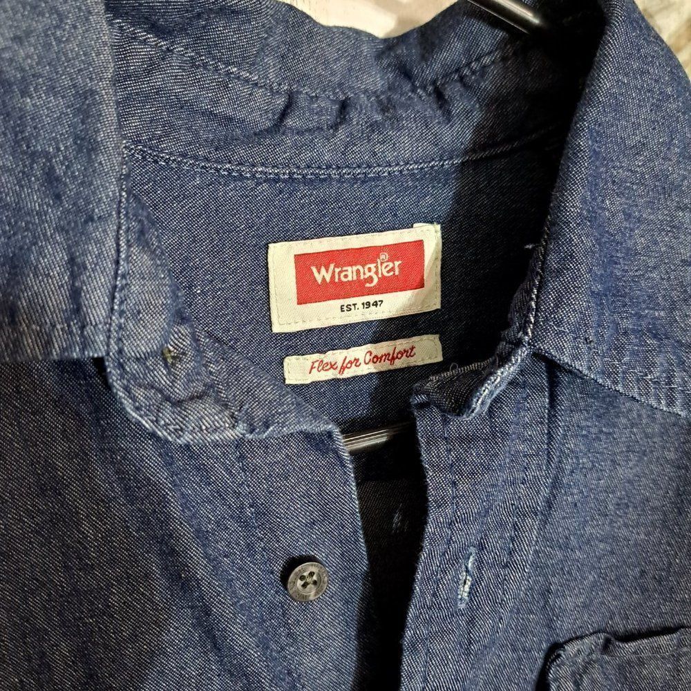 Wrangler Shirt  EUC - Picture 4 of 7